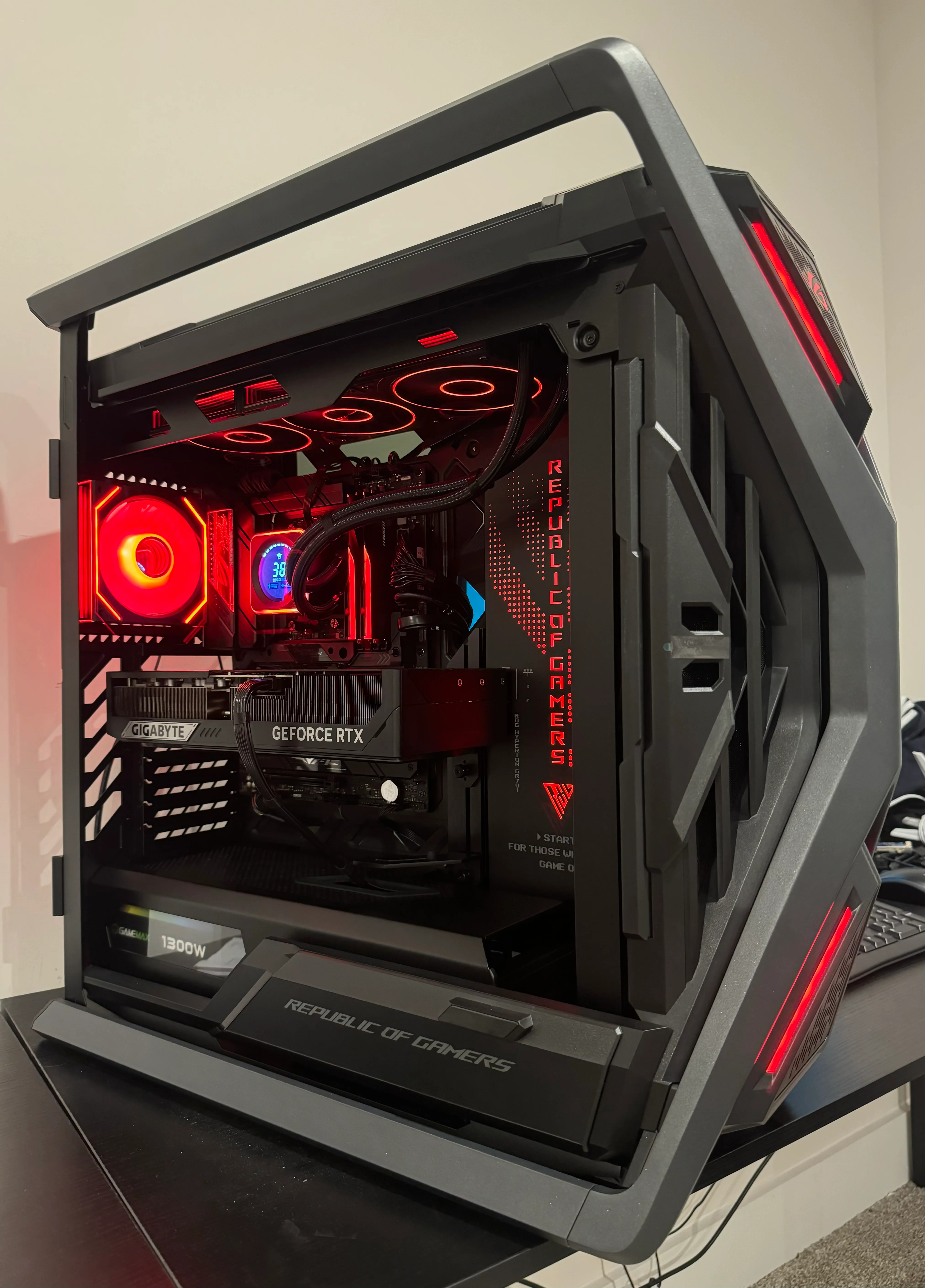 ASUS ROG Strix HYPERION RTX 5090 RYZEN 9800X3D 64GB RAM 4TB SSD GAMING PC